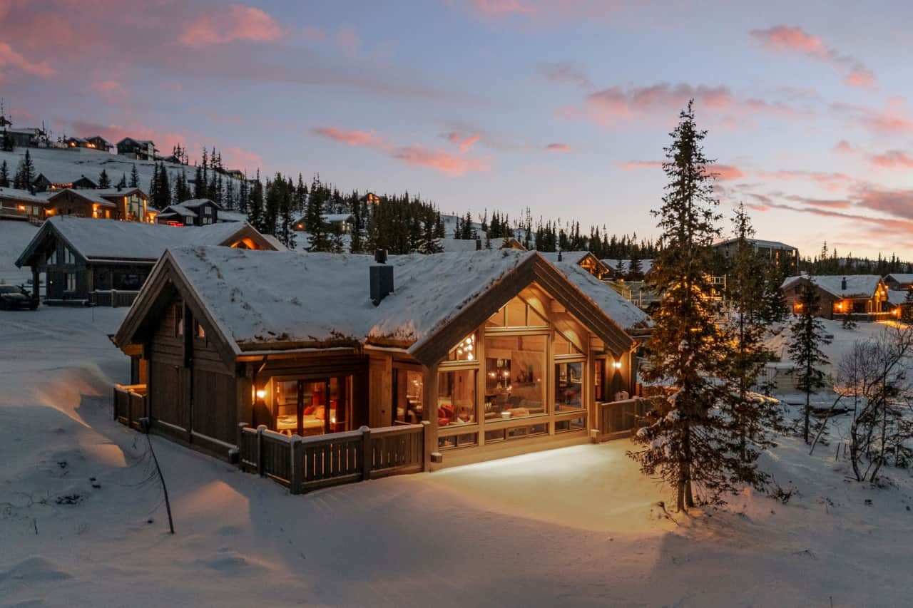 挪威Kvitfjell冬季雪中木屋