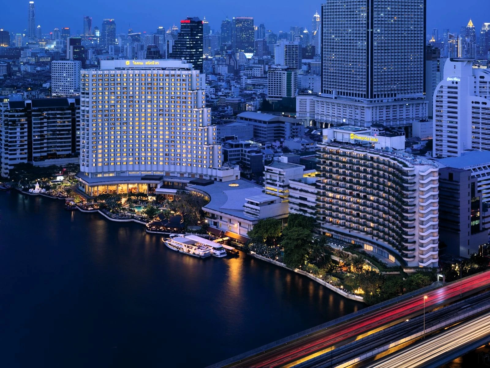 曼谷香格里拉酒店河岸外观