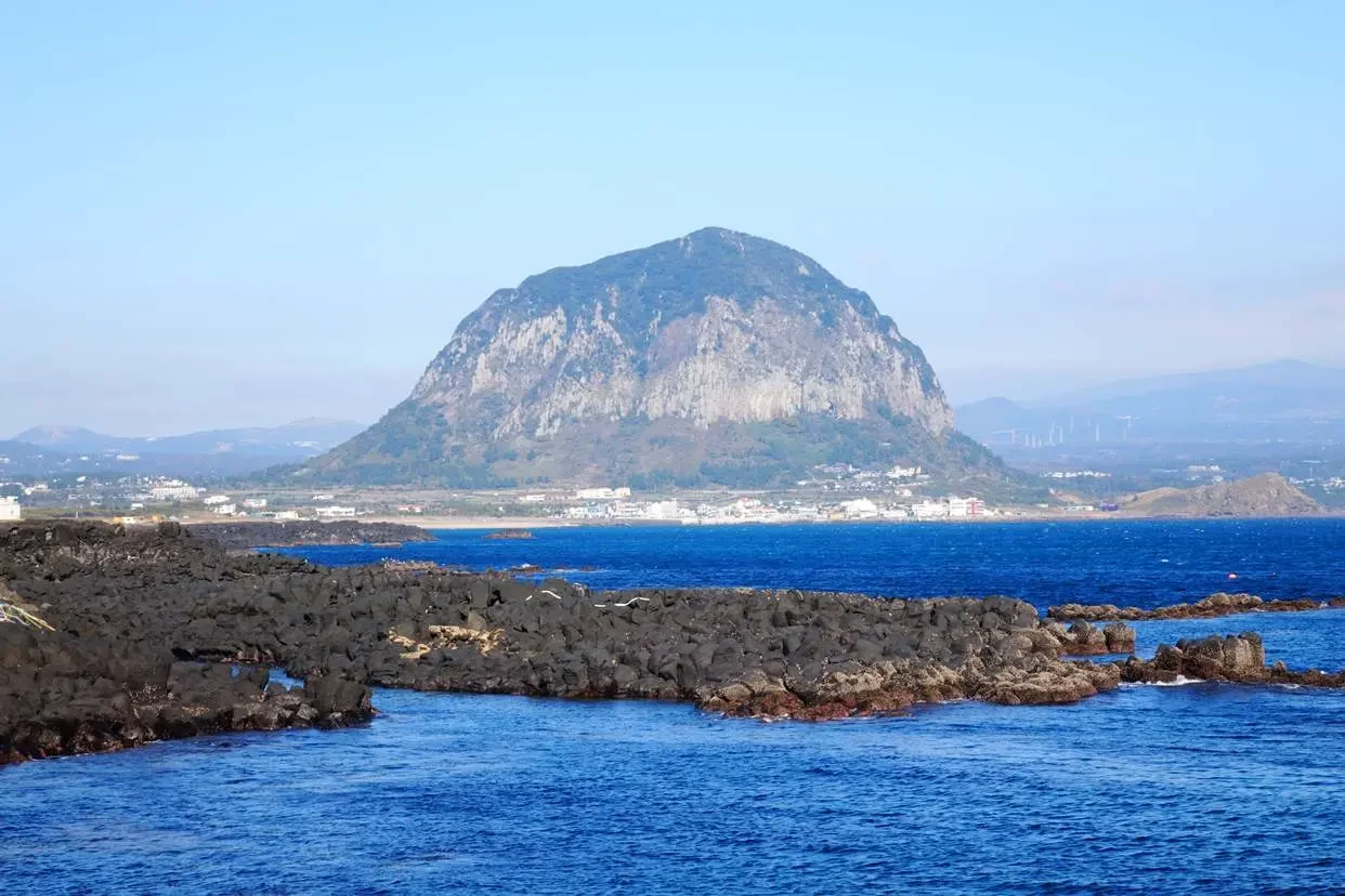 山房山外观 · 实景