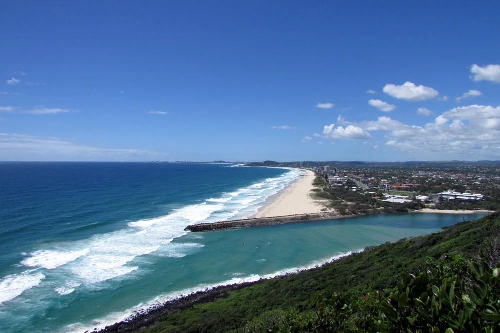 Burleigh Head 海岸与远处沙滩